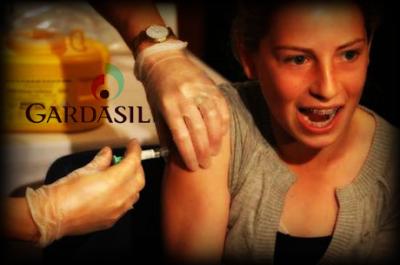 girl gets vaccinated